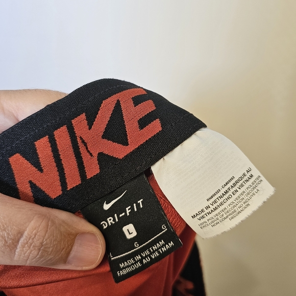 👍NWOT Nike black and orange fire dri-fit basketball shorts men size L US - Picture 4 of 6